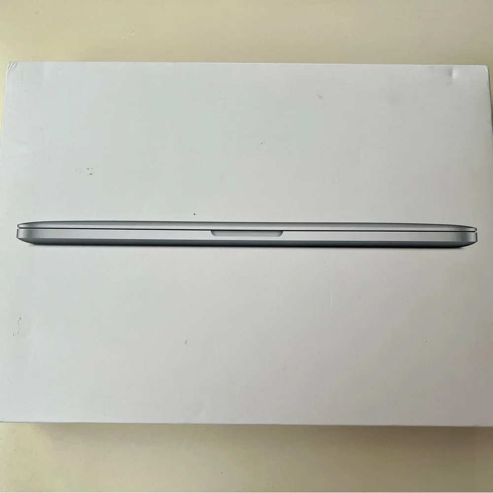 Apple MacBook Pro 13 Box With Original Charger Adapter Never Used​​