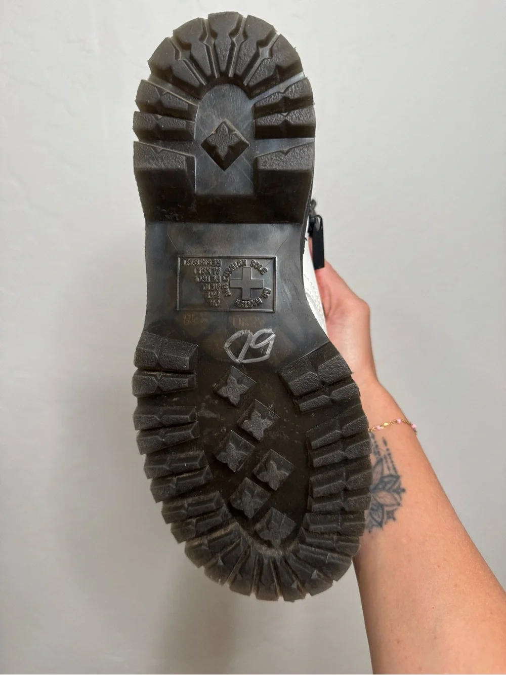 N/A dr martens
