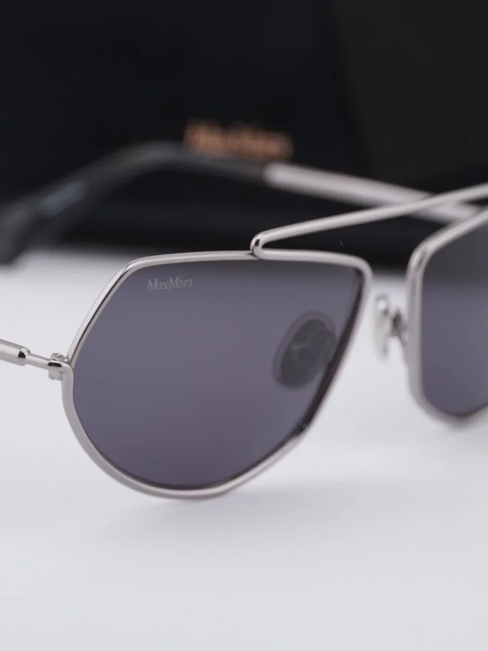 MaxMara model mm0165