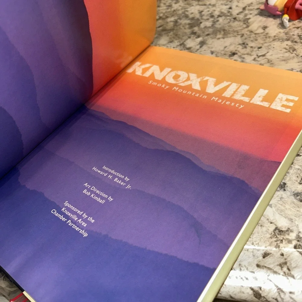 KNOXVILLE: SMOKEY MOUNTAIN MAJESTY (URBAN TAPESTRY SERIES) By‎ Knoxville
