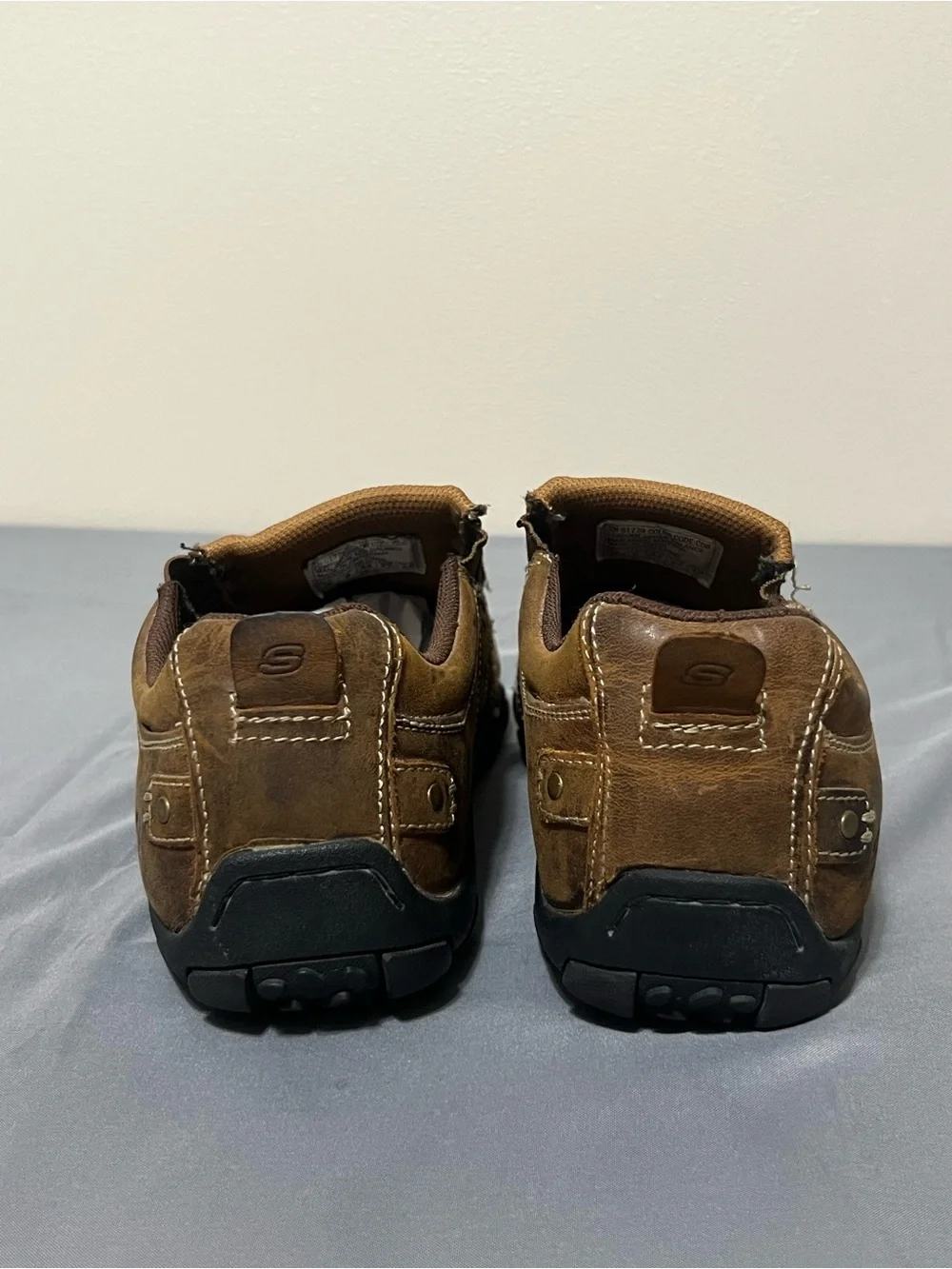 Skechers pull subtle
