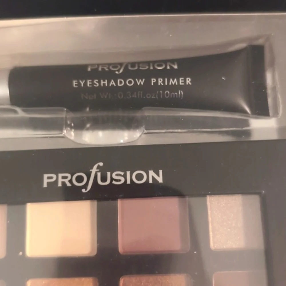 Profusion Cosmetics eyeshadow pallet