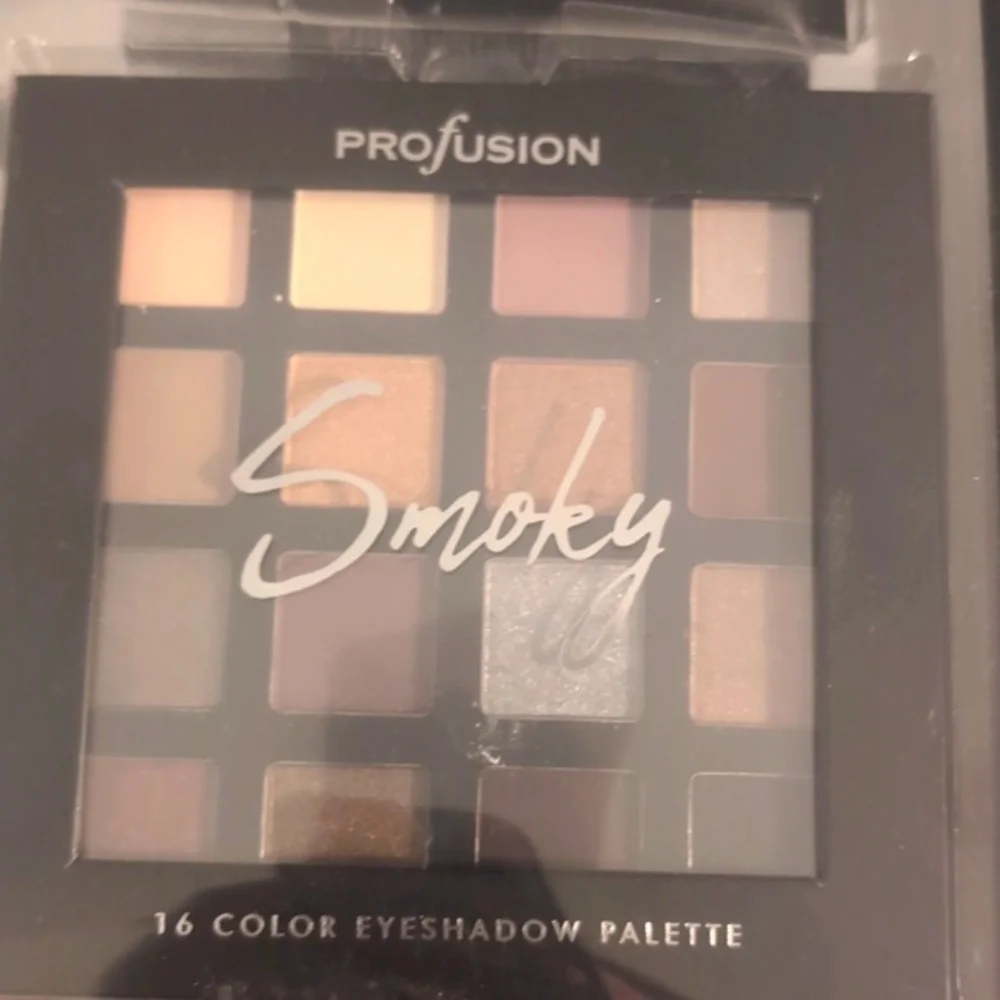 Profusion Cosmetics eyeshadow pallet