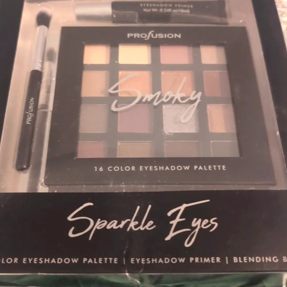 Profusion Cosmetics eyeshadow pallet