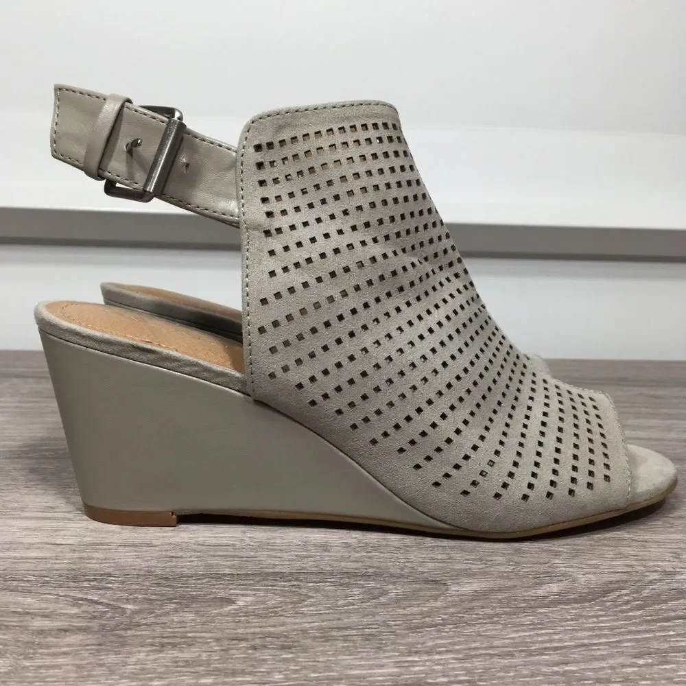 Tahari like new