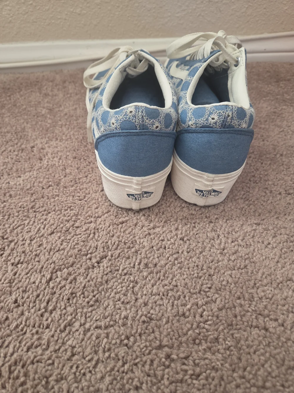 Vans Women's Blue Lace-Pattern Low Top Sneakers
