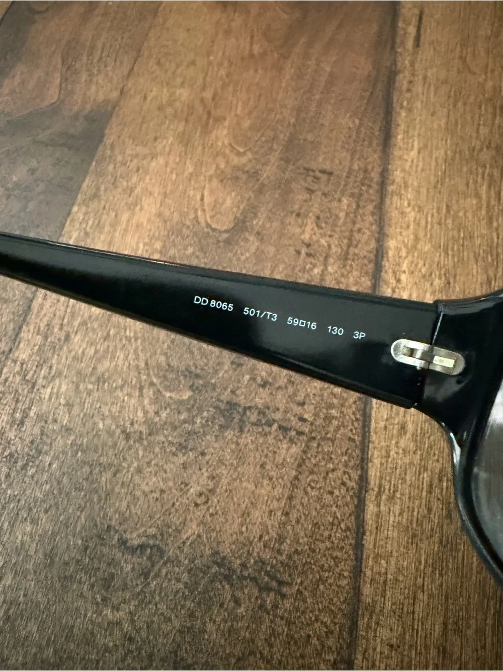 Dolce & Gabbana sleek oval