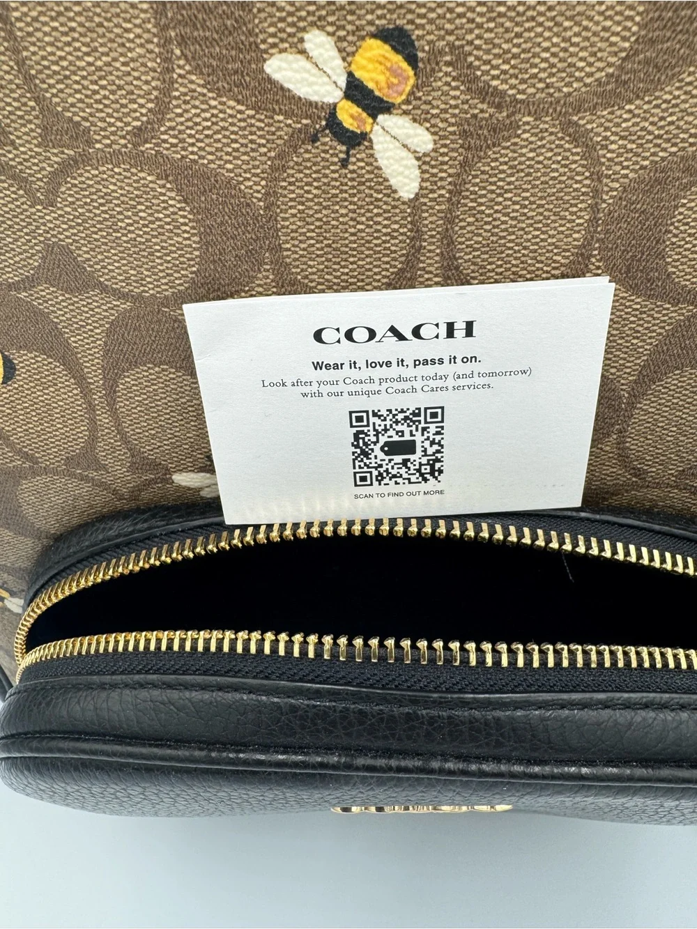 COACH Court Signature Canvas Backpack with Bee Print 🐝