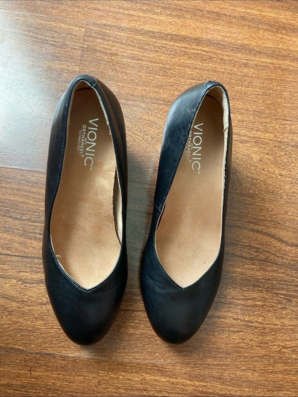 Vionic sleek black