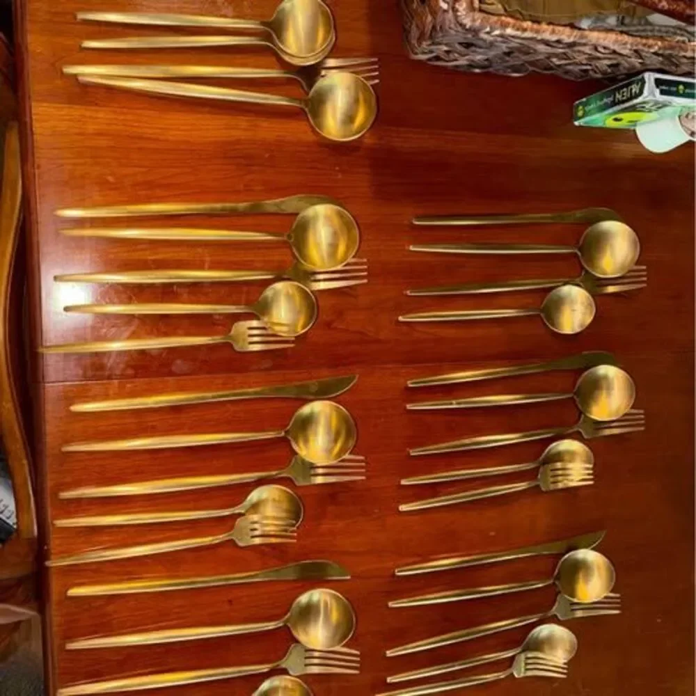 Unbranded elegant gold