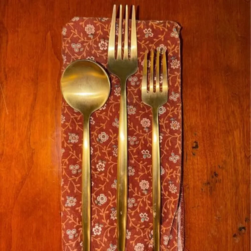 Unbranded elegant gold