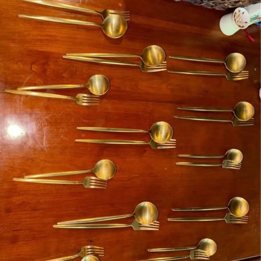 Unbranded elegant gold