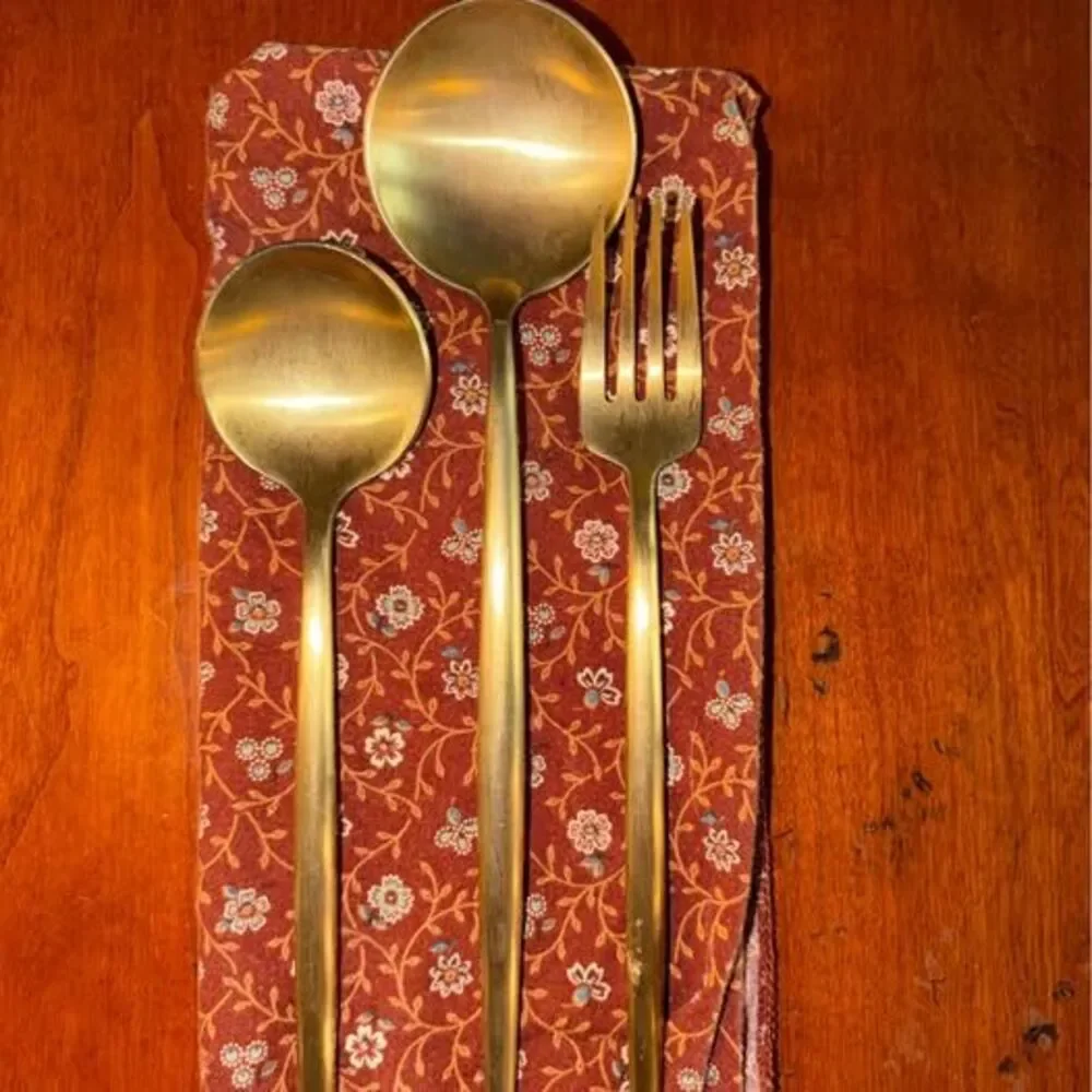 Unbranded elegant gold