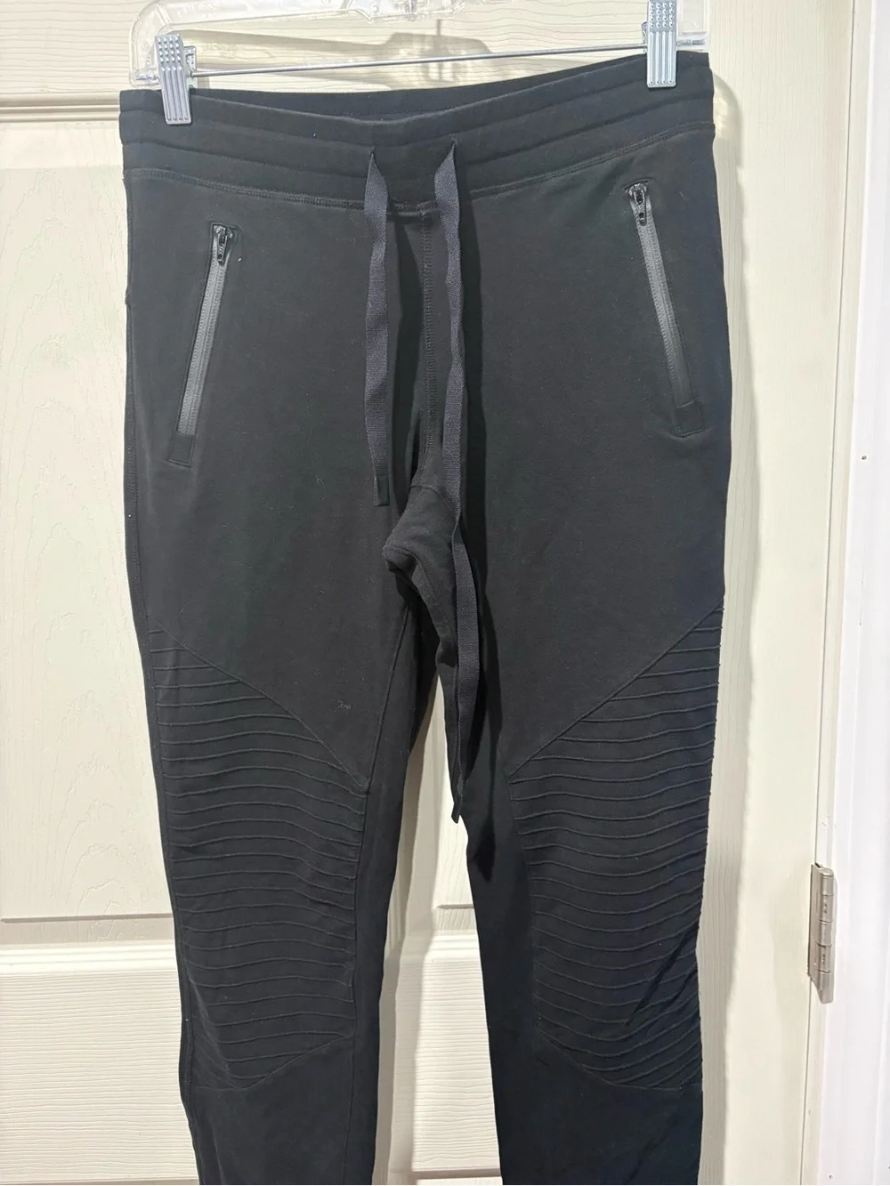ALO Yoga streamlined black