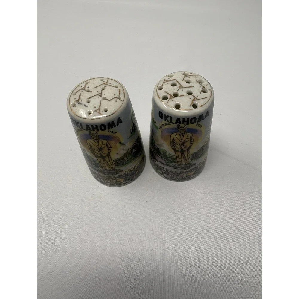 Vintage Oklahoma Sooner State Salt & Pepper Set Landmarks Tourist Souvenir Retro