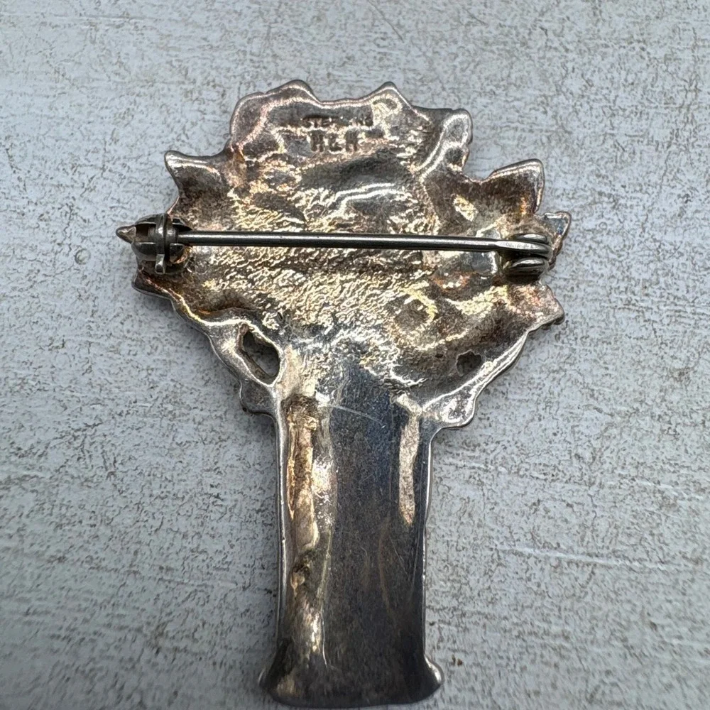 H&H detailed flower