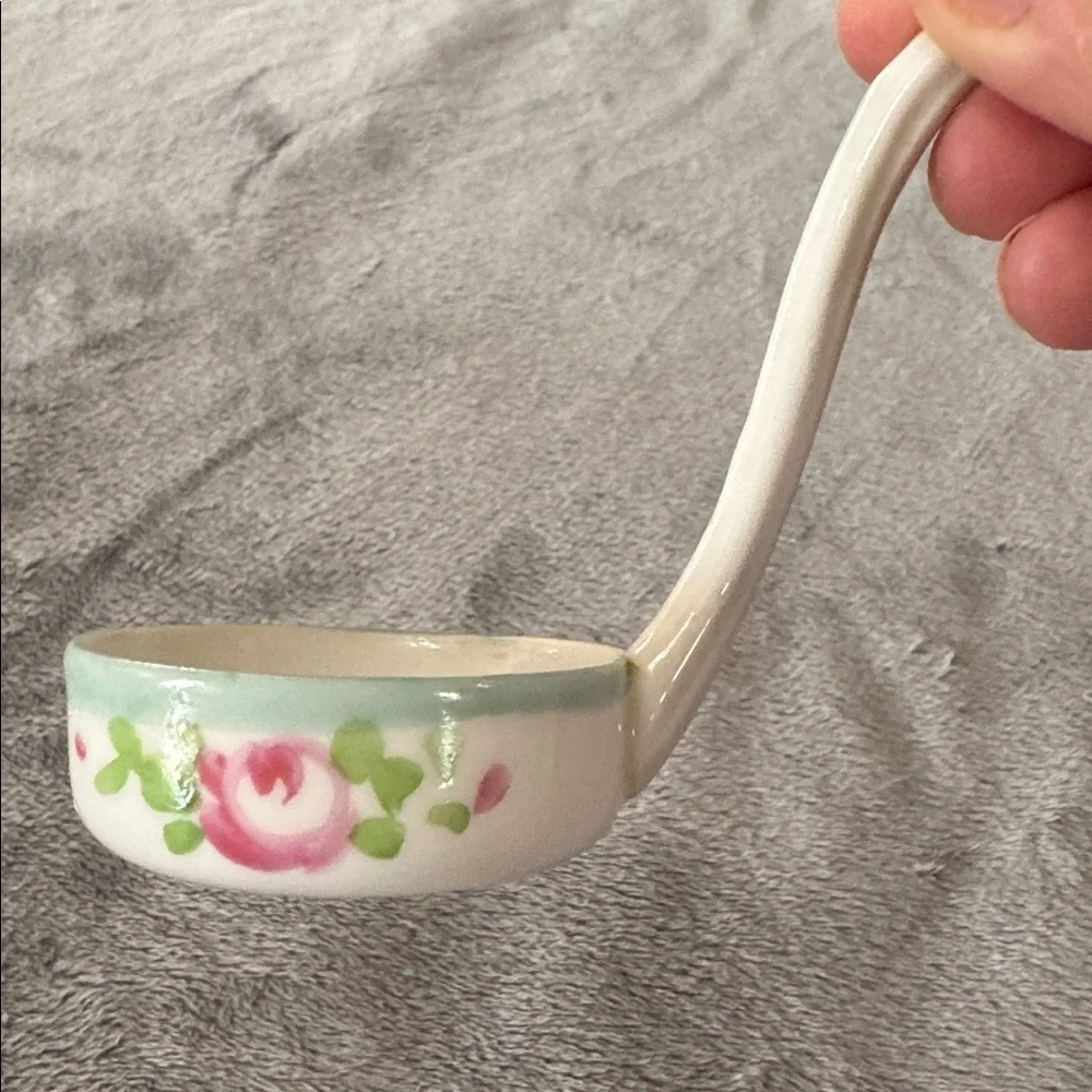 Antique‎ Nippon Era Hand-Painted Porcelain Ladle / Sauce Spoon c.1900–1920 Roses