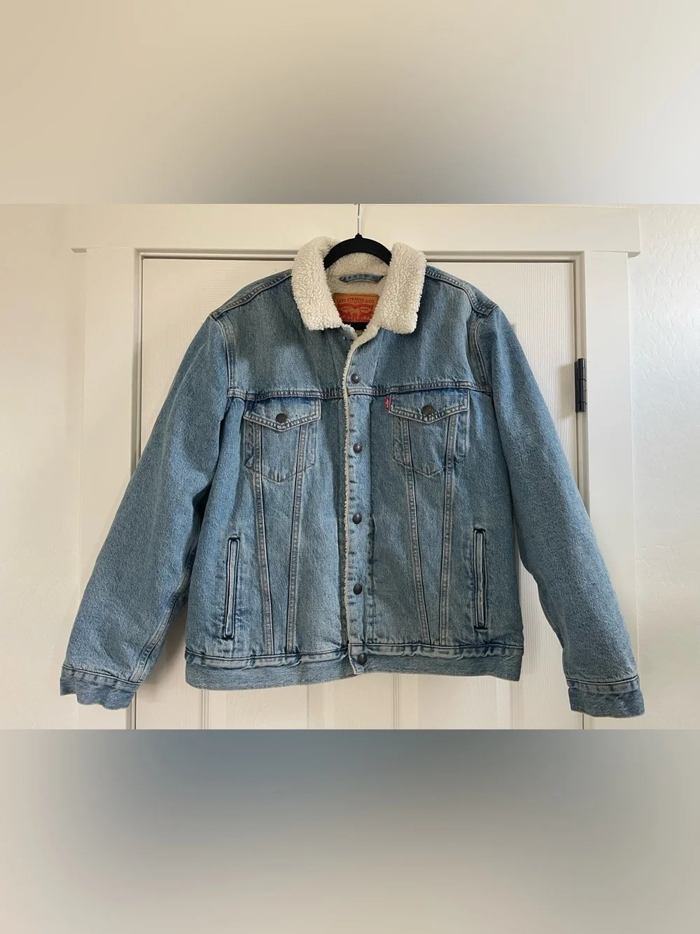 Levis excellent pre