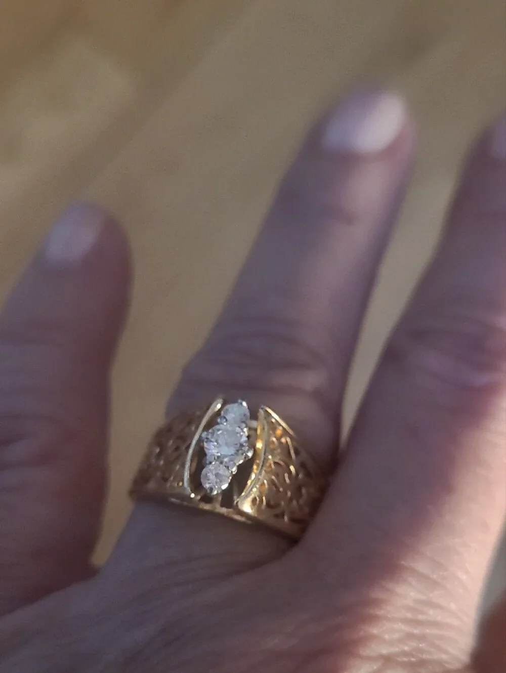 N/A elegant gold