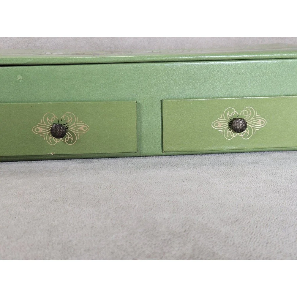 Unbranded vintage cardboard