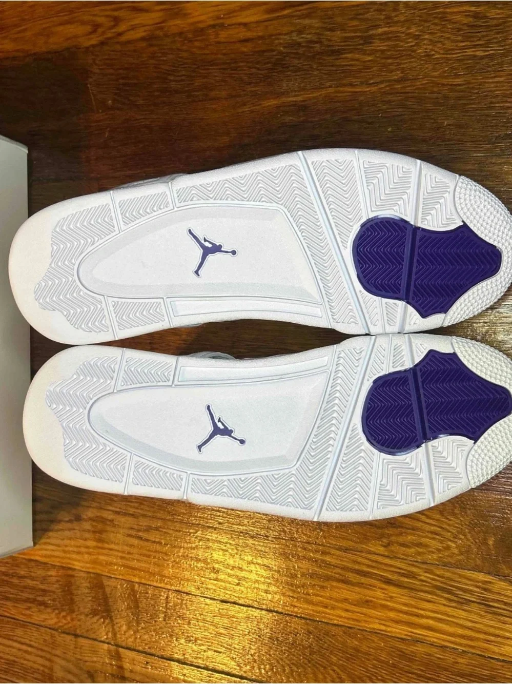Jordan clean white