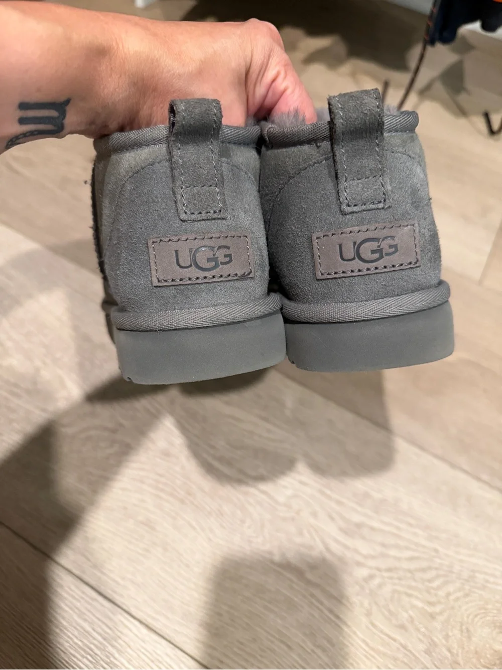 UGG grey super