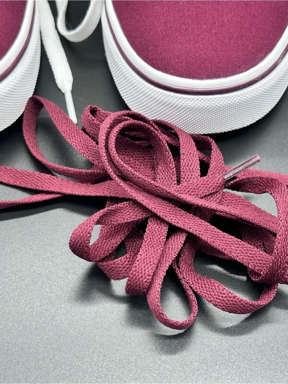 Vans pair collar
