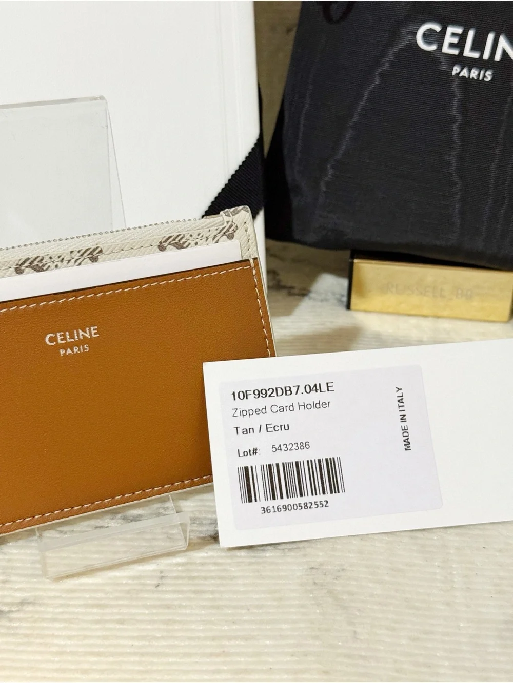Celine canvas main