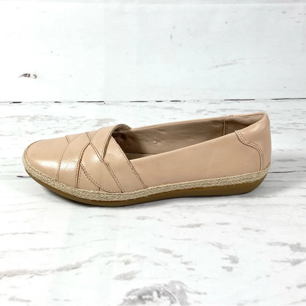 Clarks‎ Danelly Shine Flats Women’s Size 7.5M Blush Leather Slip On Shoes.