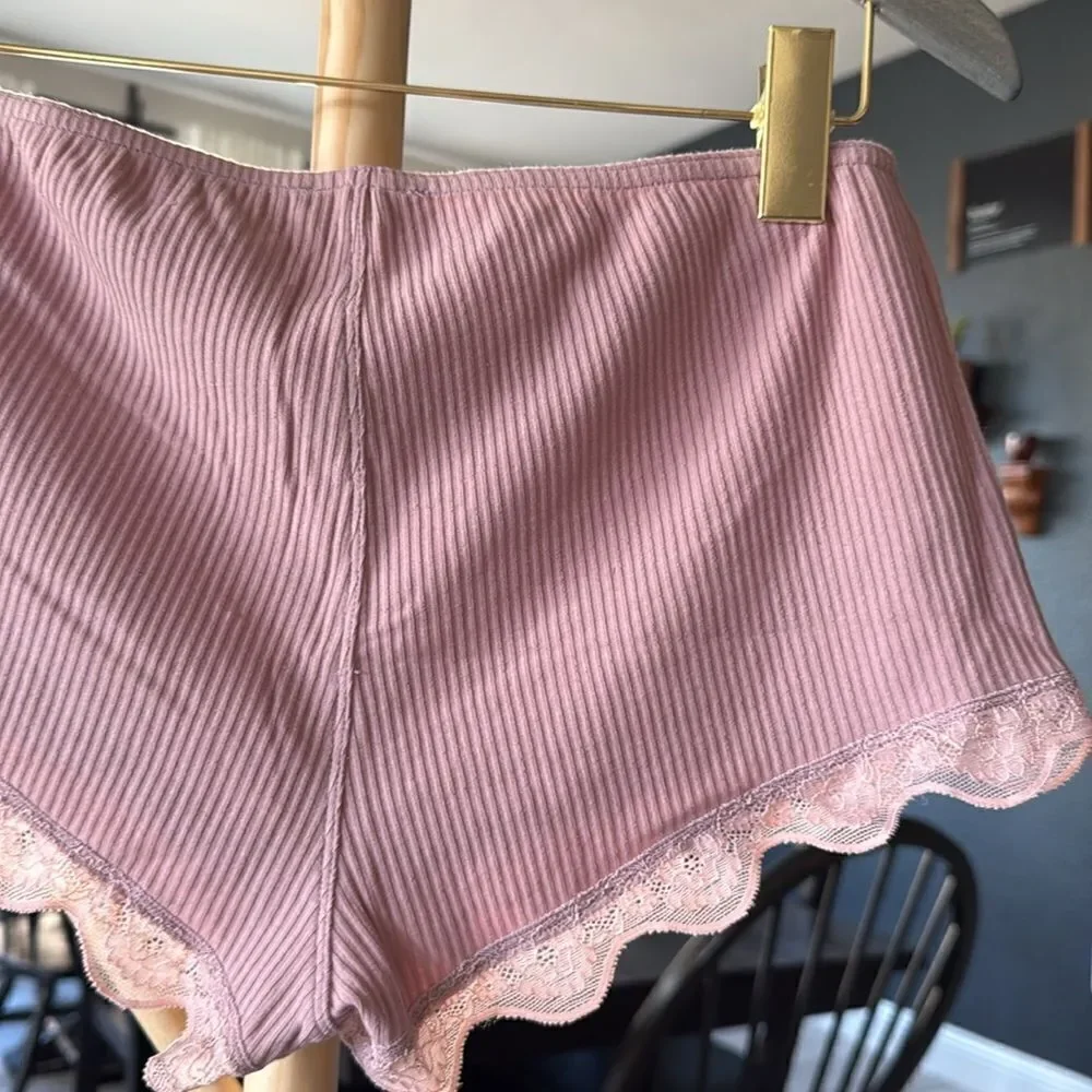 NWOT Free People Classic Twist Shorties Lounging Ribbed Lace Scalloped M Low