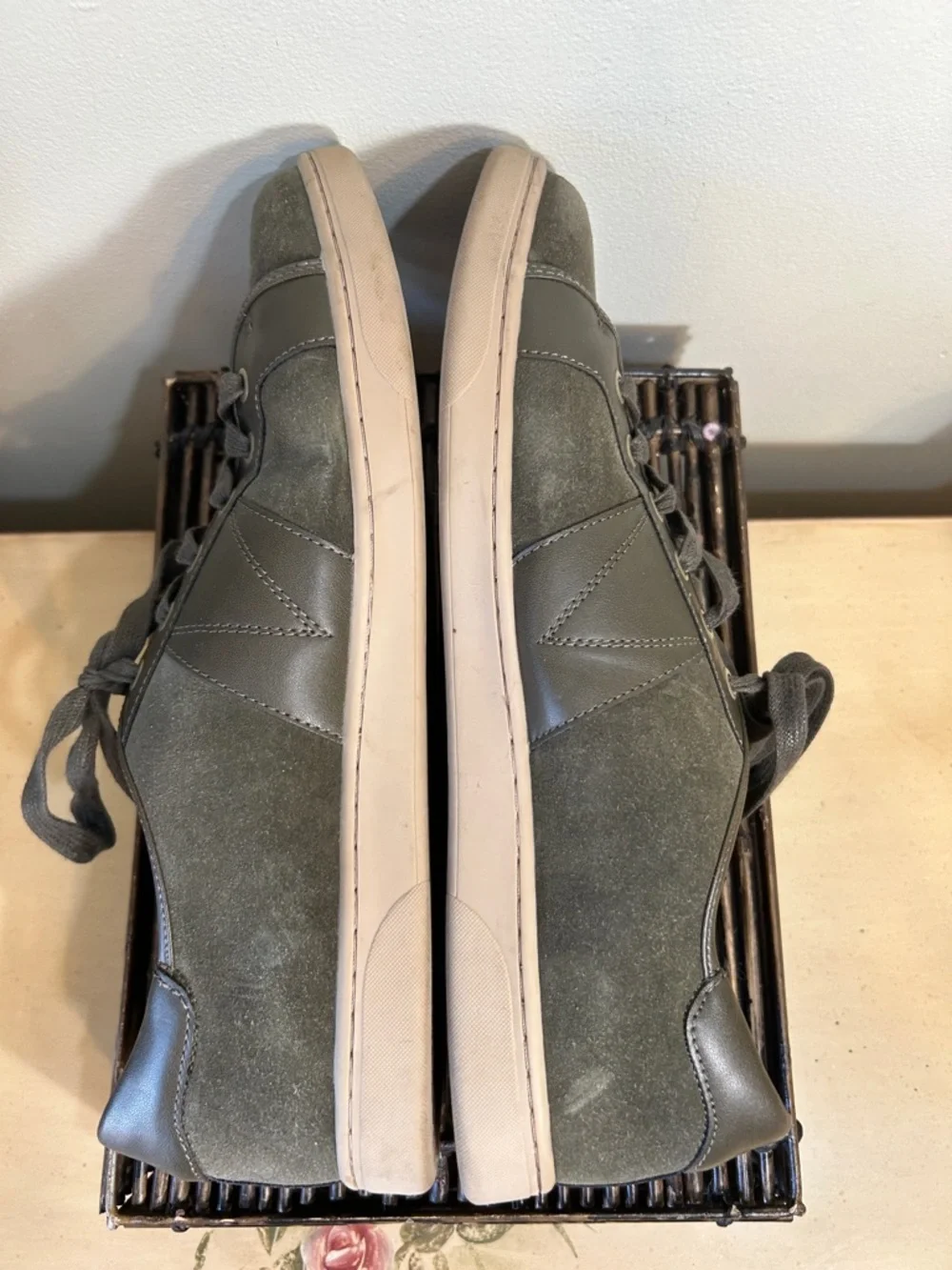 Vionic “jerome” low