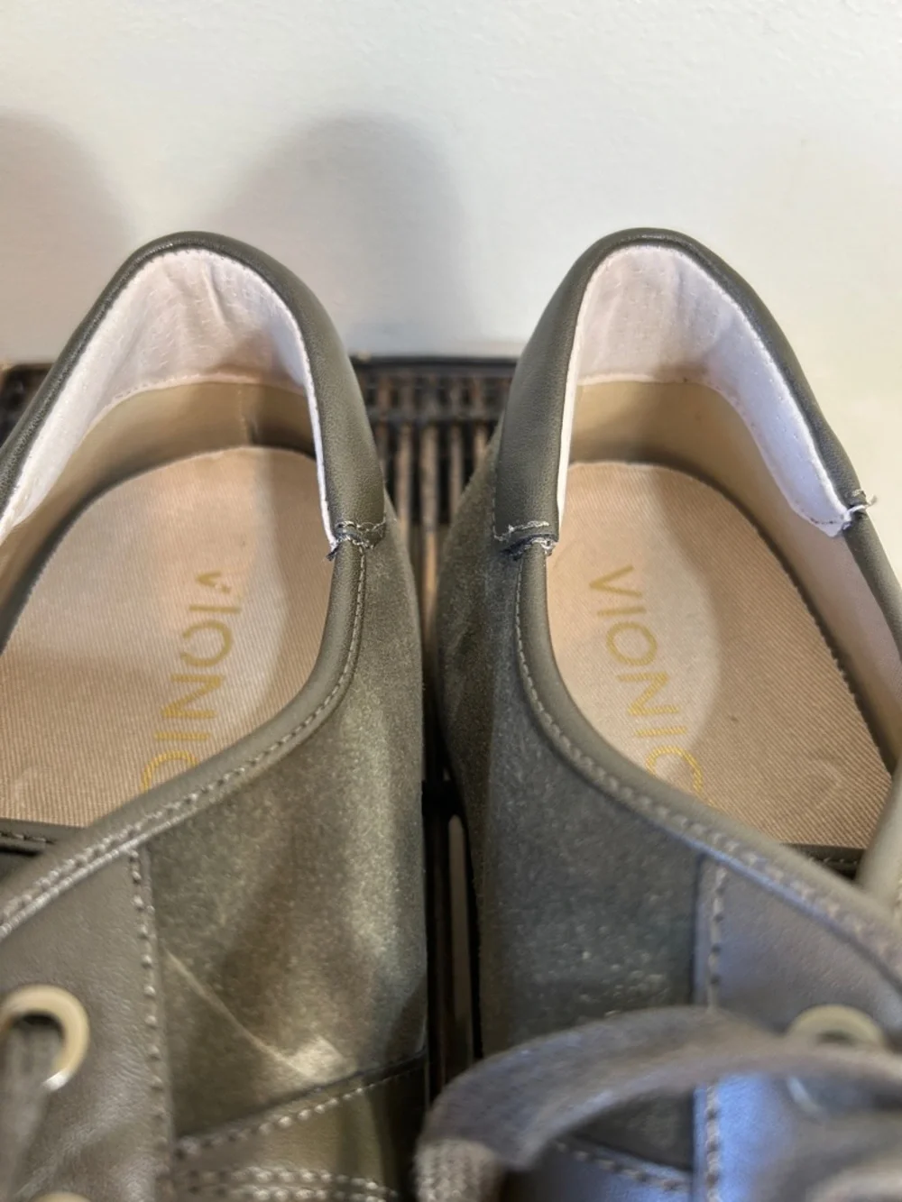 Vionic “jerome” low