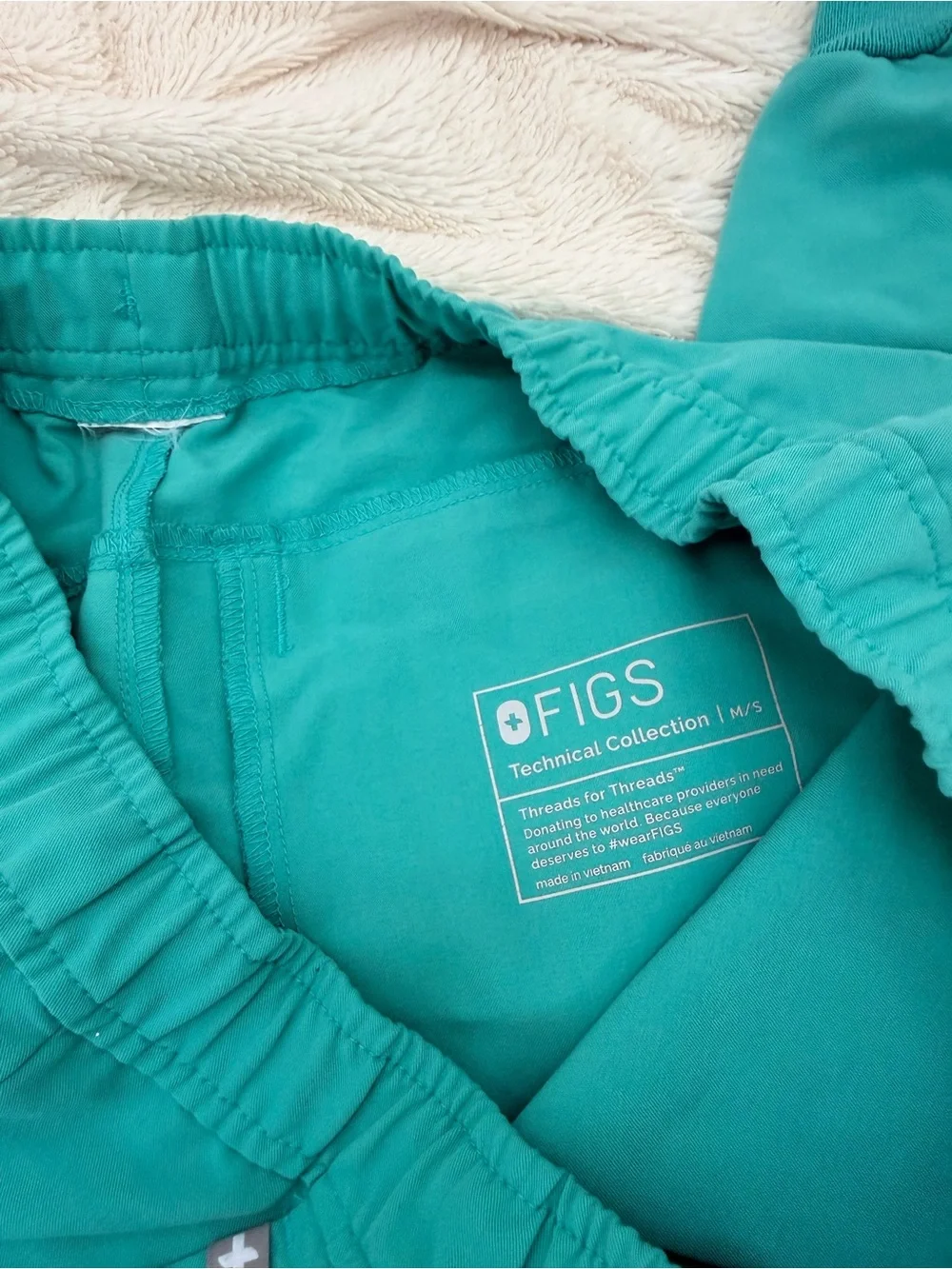 Figs jogger scrub pants teal/red Zamora men’s size M short