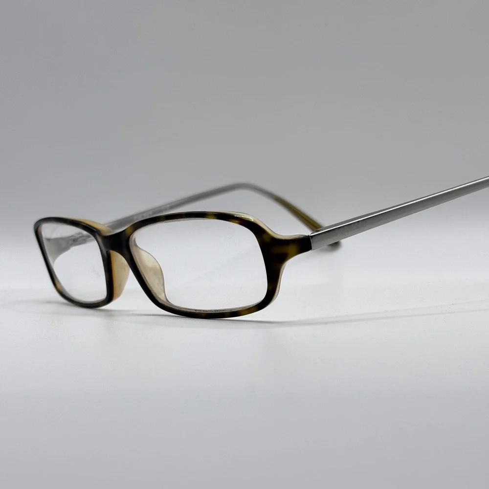 Dkny eyeglasses feature