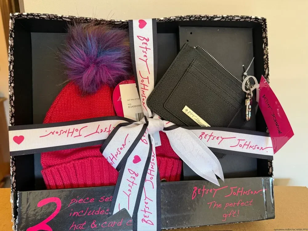 Betsey Johnson hat & wallet gift set Pink Black
