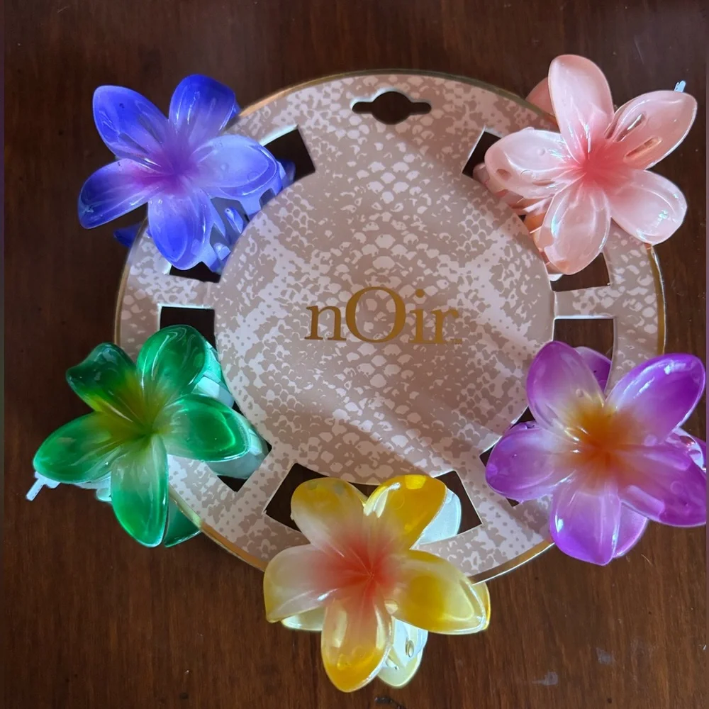 NWT Noir small Tropical Flower Hair claw Clips Set of 5