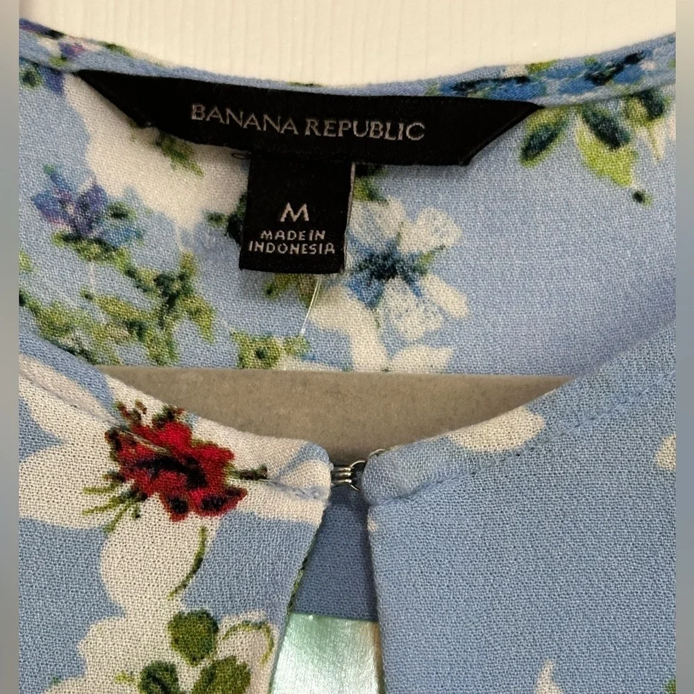 Banana Republic neckline puff