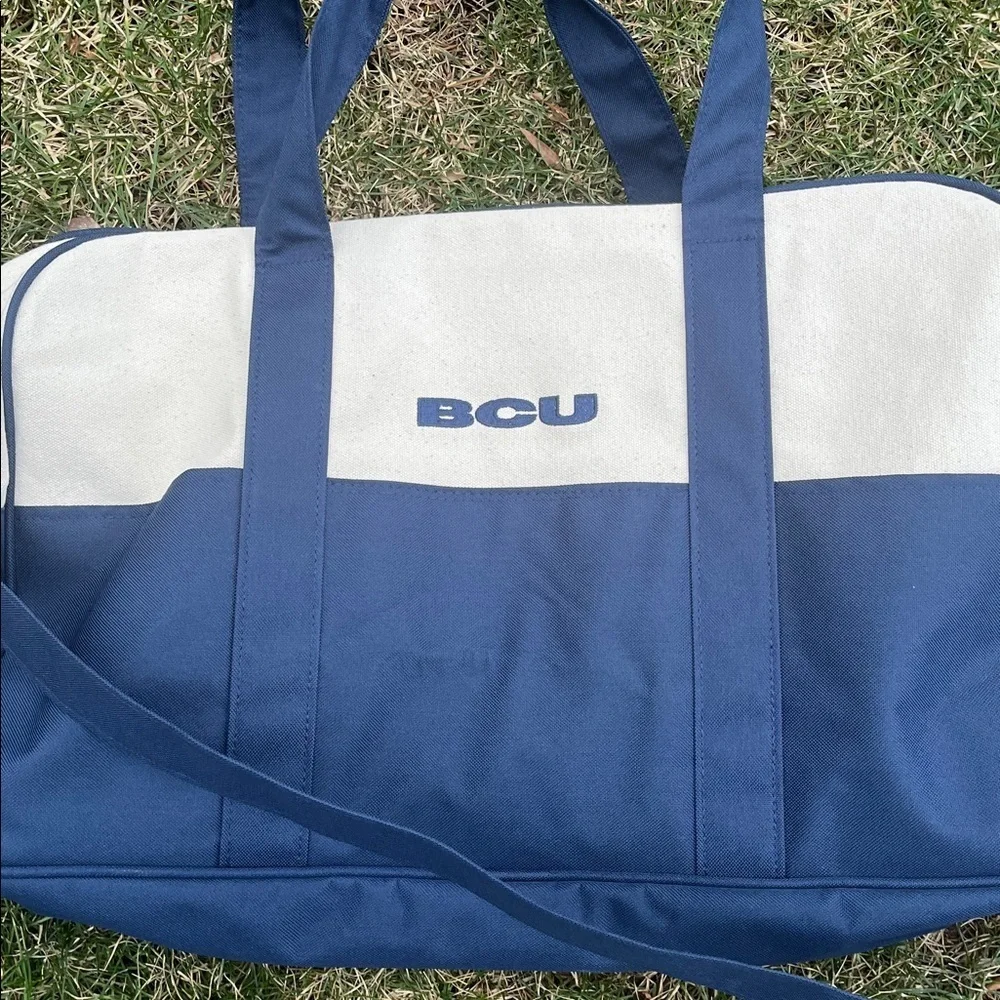 Vineyard Vines elegant duffel
