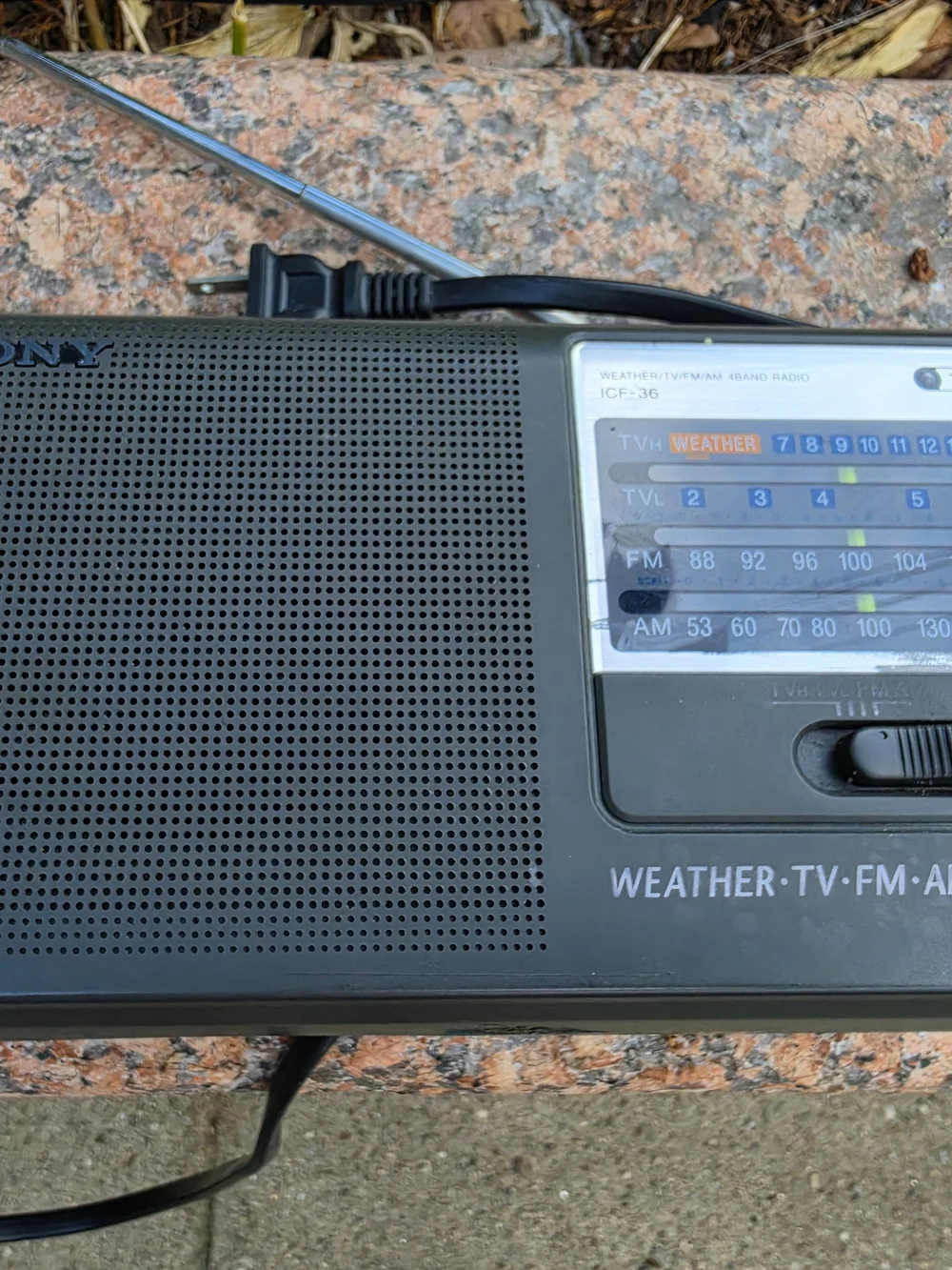 Sony icf 36