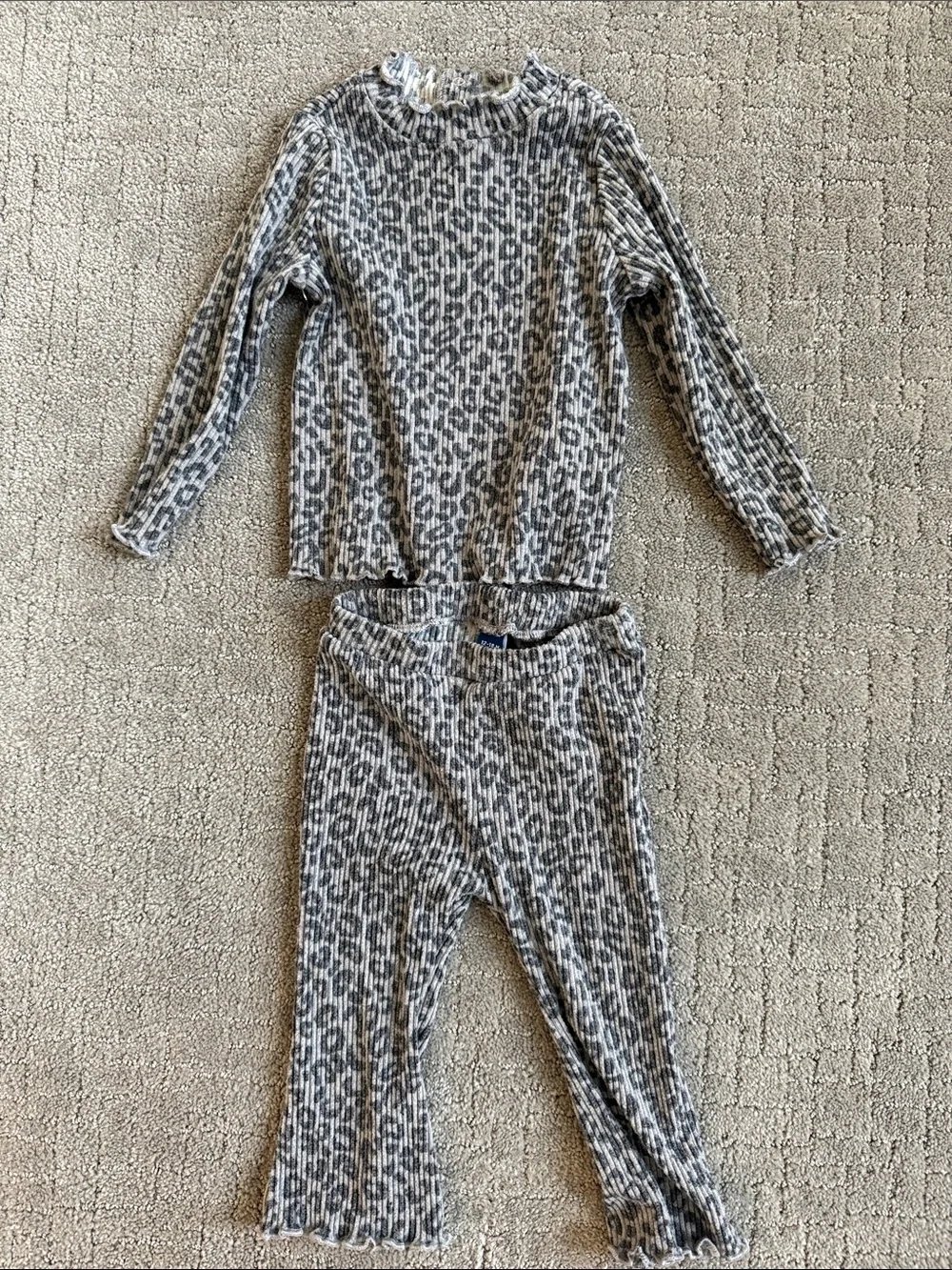 Old Navy Gray & White Leopard Ribbed Kids Matching Set