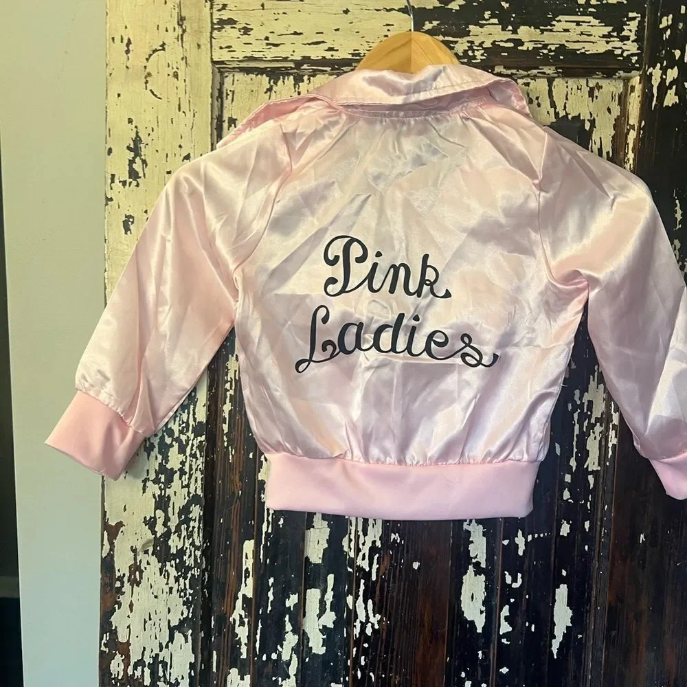 Grease pockets stylish collar