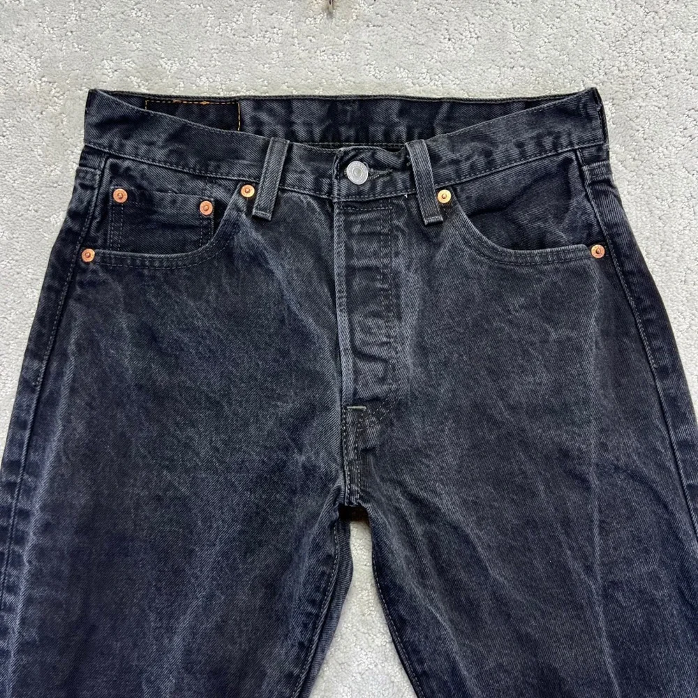 Levis measurements waist
