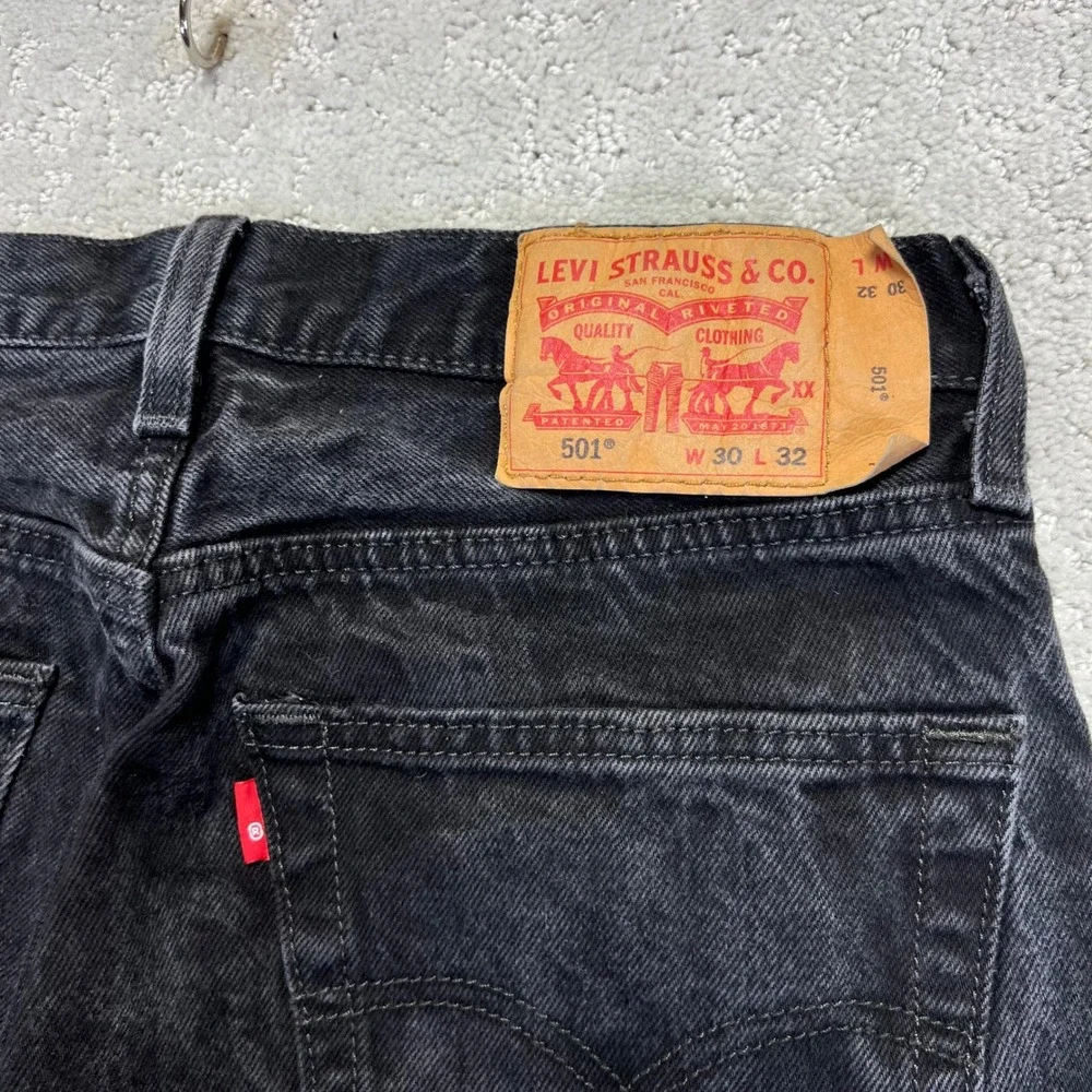 Levis measurements waist