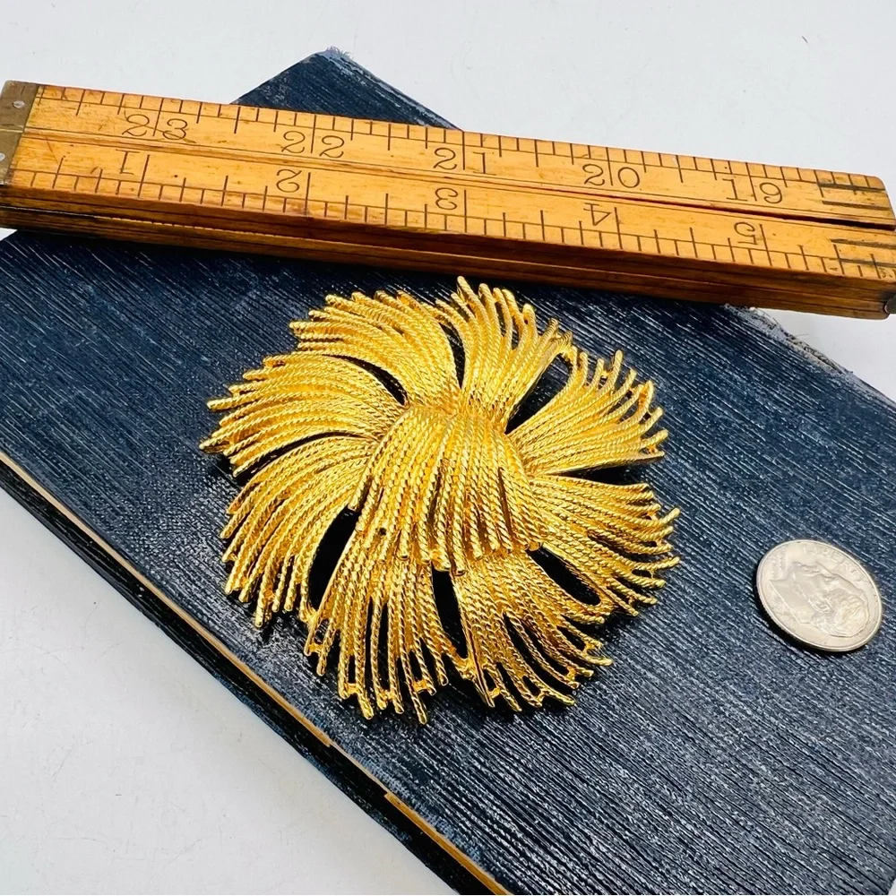 Vintage MONET gold tone large brooch pin ribbon bow floral