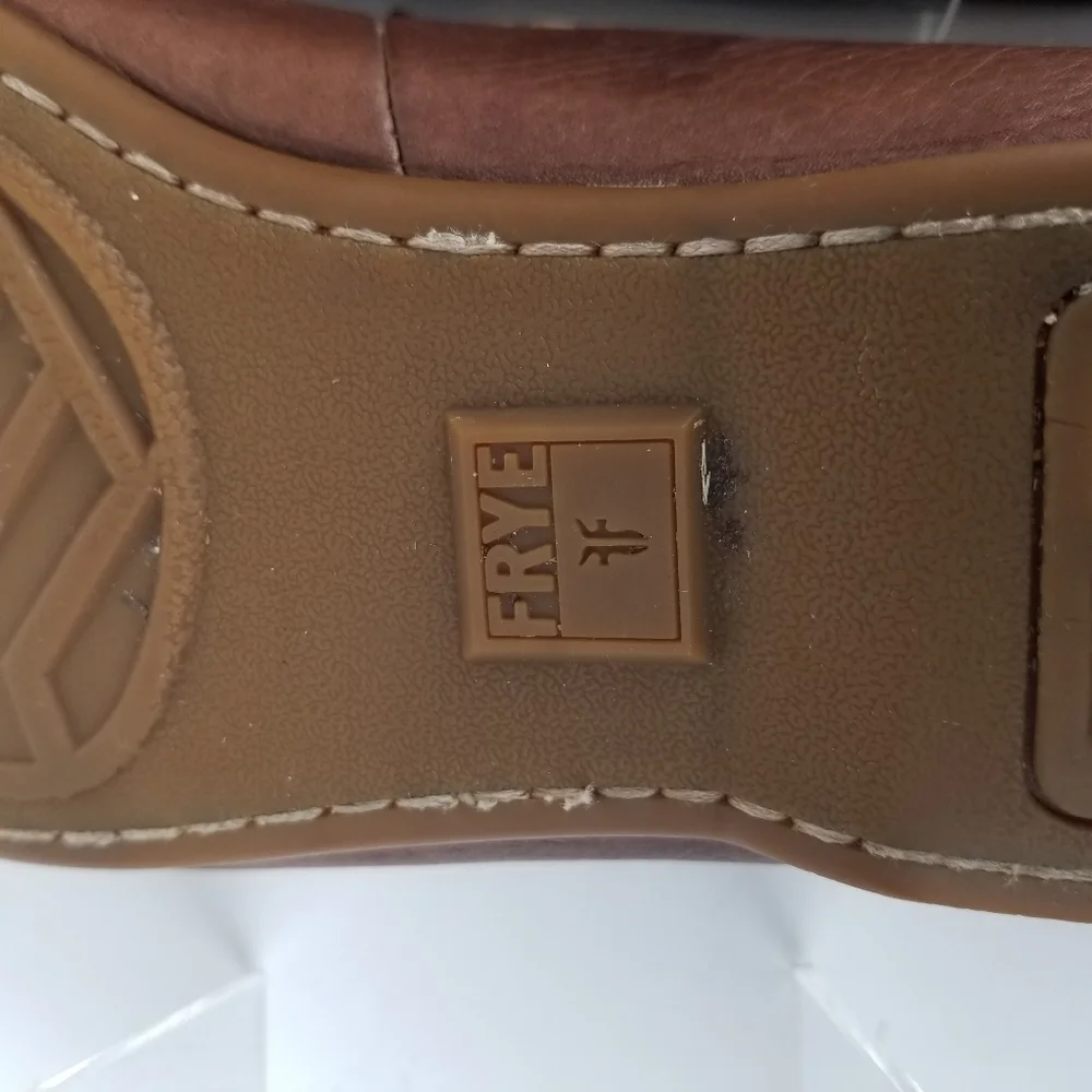 Frye lewis venetian