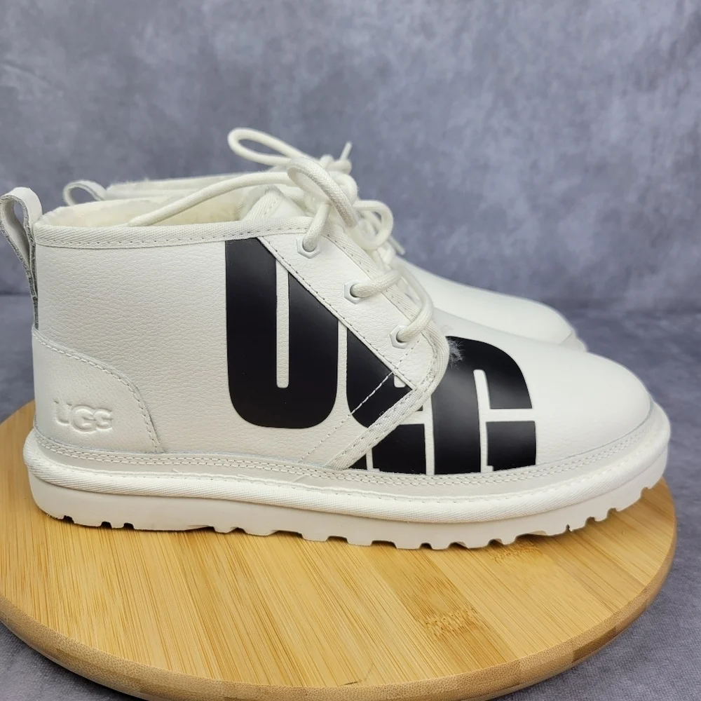 UGG new without