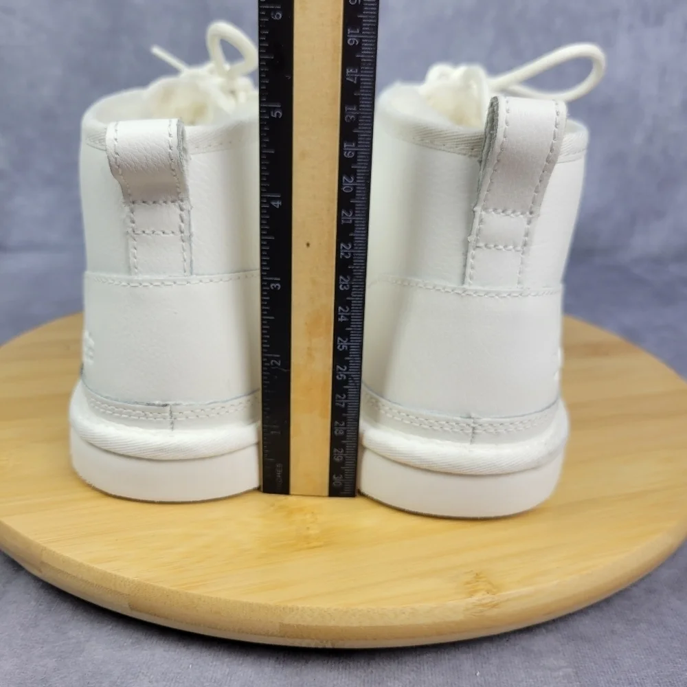 UGG new without