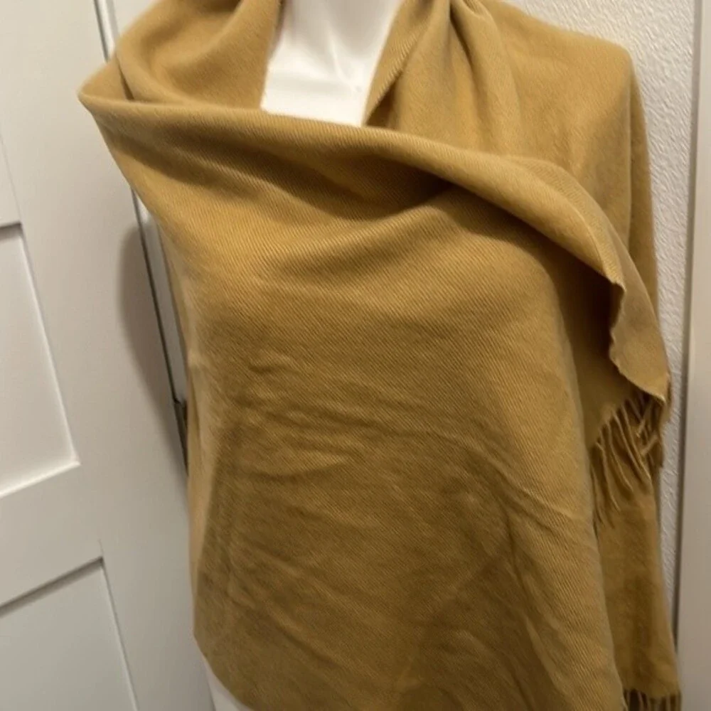 N/A scarf🧣with fringe