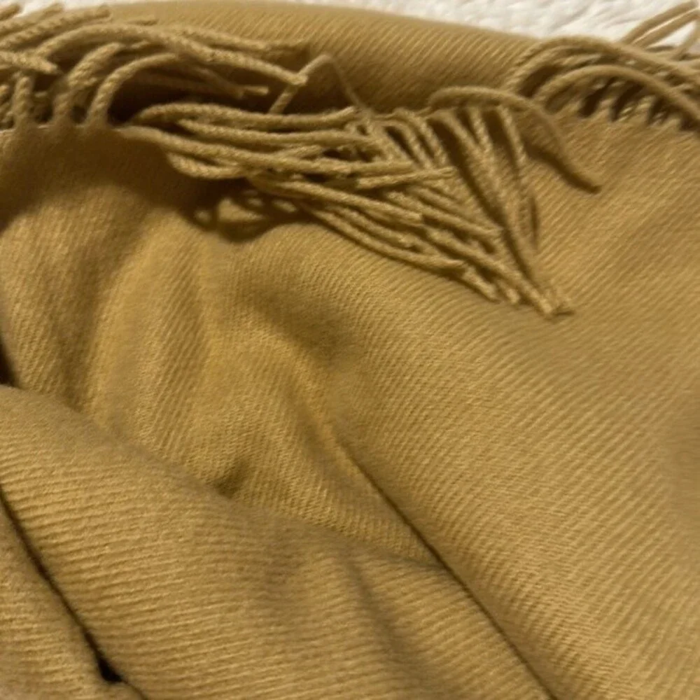N/A scarf🧣with fringe