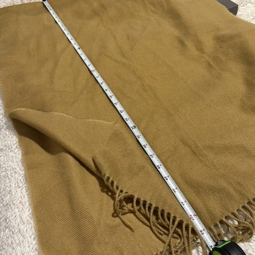N/A scarf🧣with fringe